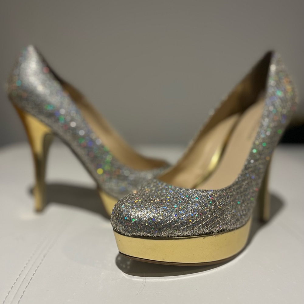 Enzo Angiolini size 8.5. Gold platform Open toe, silver sparkles